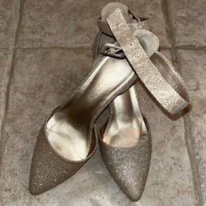 Dream Pairs Gold 2in Heels